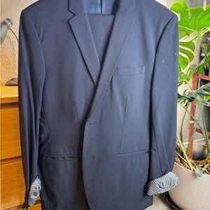 H&M Classic Navy Blue Slim Fit Tech Fabric Suit - Jacket Size 42R Pants Size 34R